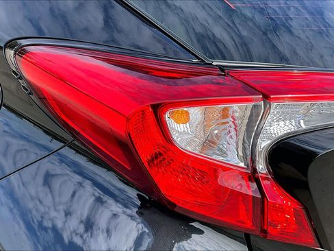 Used 2022 Toyota C-HR XLE image 27