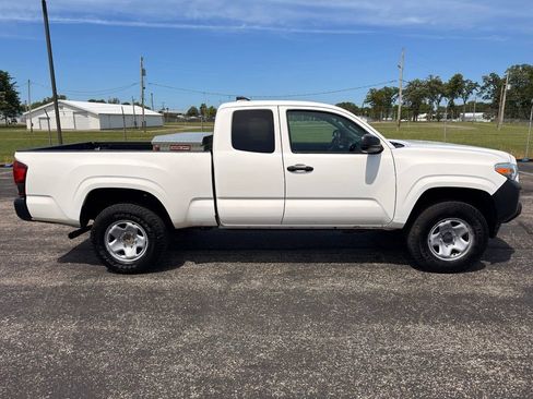 Used 2022 Toyota Tacoma SR AWD/4WD image 5