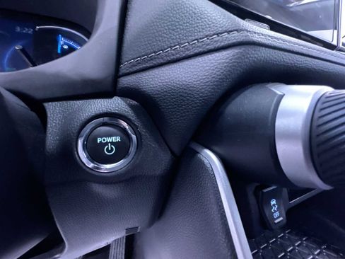 Used 2025 Toyota RAV4 XLE image 17