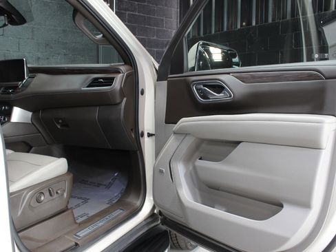 Used 2021 Chevrolet Tahoe LT w/ LT Signature Package image 27