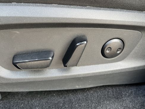 Used 2025 Nissan Pathfinder SV AWD/4WD image 14