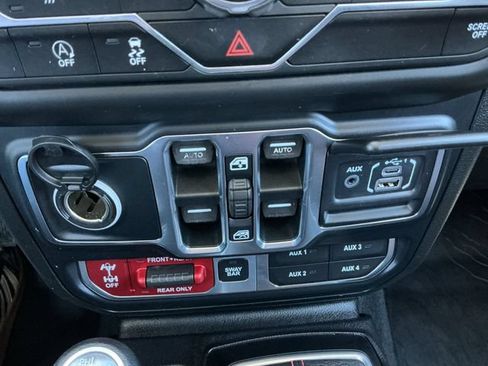 Used 2018 Jeep Wrangler Unlimited Rubicon AWD/4WD image 20