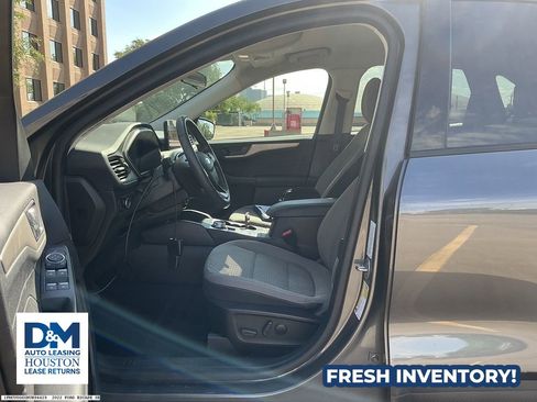 Used 2022 Ford Escape SE w/ SE Sport Appearance Package image 8