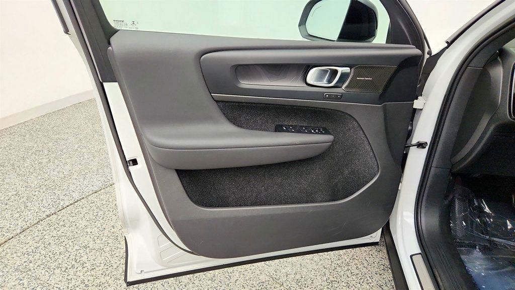 Used 2023 Volvo XC40 Recharge Ultimate AWD/4WD image 11