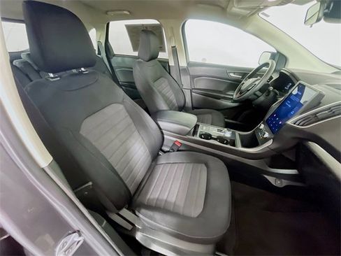 Used 2022 Ford Edge SE image 27