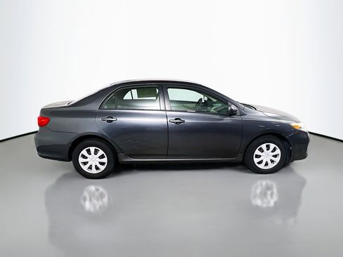 Used 2011 Toyota Corolla LE image 3