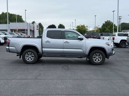 Used 2019 Toyota Tacoma SR5 AWD/4WD image 7