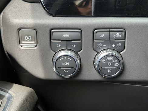 Used 2024 GMC Sierra 1500 SLT AWD/4WD image 21