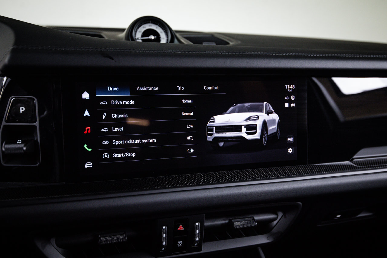 Certified 2026 Porsche Cayenne GTS AWD/4WD image 18