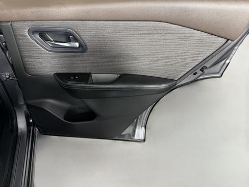 Used 2022 Nissan Rogue SV FWD image 28