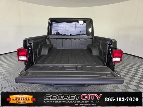 New 2025 Jeep Gladiator Sport image 29