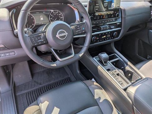 Used 2025 Nissan Pathfinder SL w/ SL Premium Package FWD image 8