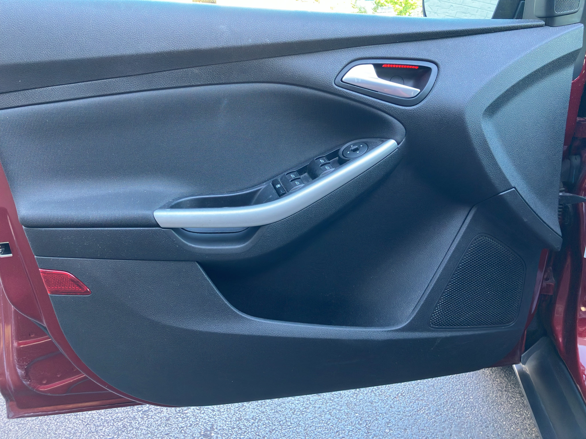 Used 2014 Ford Focus SE w/ Equipment Group 201A FWD image 9
