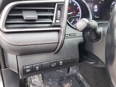 Used 2019 Toyota Camry XLE image 12