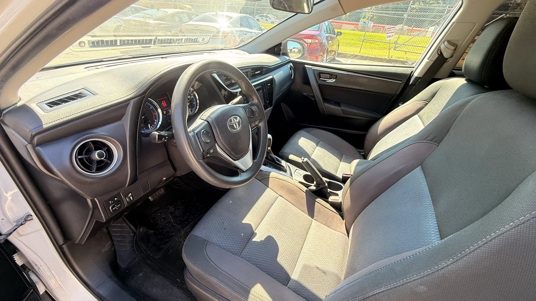 Used 2017 Toyota Corolla LE FWD image 7