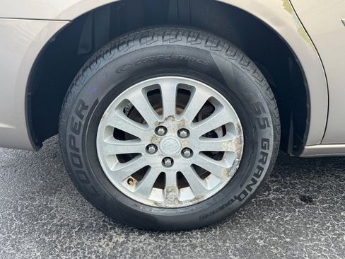 Used 2007 Buick Lucerne CX image 12