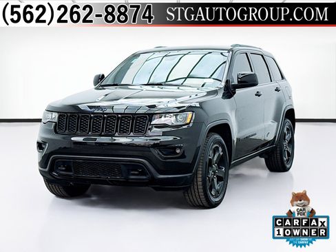 Used 2019 Jeep Grand Cherokee Laredo image 1