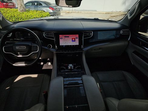 Used 2022 Jeep Wagoneer Series III w/ Premium Group I AWD/4WD image 11