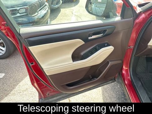 Used 2021 Toyota Highlander XLE image 19