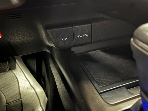 Used 2023 Toyota Camry SE image 33