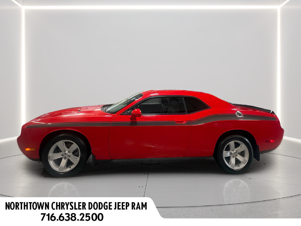 Used 2010 Dodge Challenger SE RWD image 2