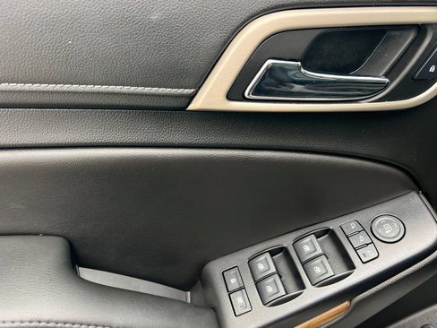 Used 2018 GMC Yukon XL Denali w/ Denali Ultimate Package AWD/4WD image 8