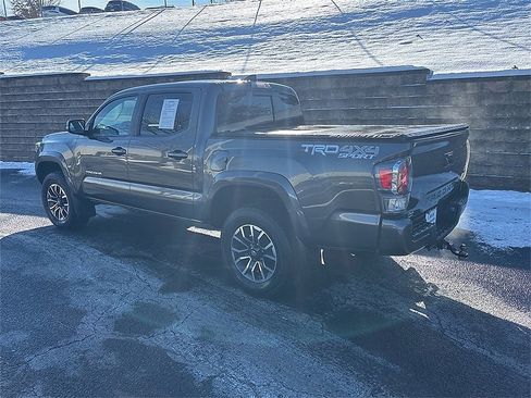 Used 2021 Toyota Tacoma TRD Sport image 4