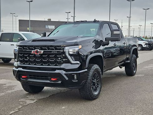 Used 2026 Chevrolet Silverado 2500 ZR2 w/ LPO, Dark Essentials Package image 8