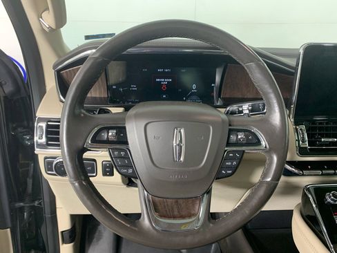 Used 2021 Lincoln Navigator Reserve w/ Luxury Package image 21