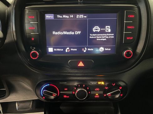 Used 2022 Kia Soul LX w/ Technology Package FWD image 12