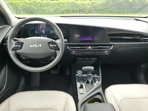 Used 2023 Kia Niro EX FWD image 16