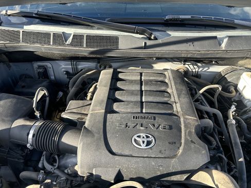 Used 2018 Toyota Tundra SR5 w/ TRD Off Road Package image 30