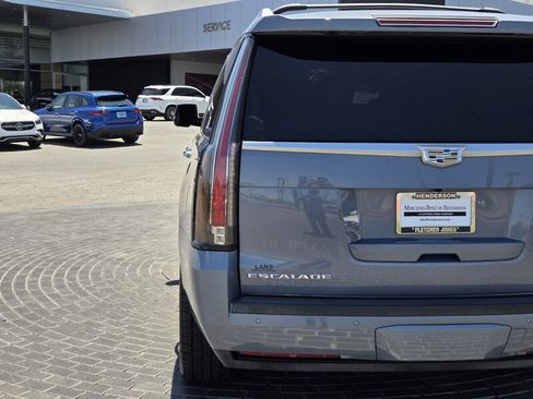 Used 2016 Cadillac Escalade ESV Luxury AWD/4WD image 11