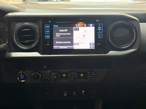 Used 2019 Toyota Tacoma TRD Off-Road AWD/4WD image 15