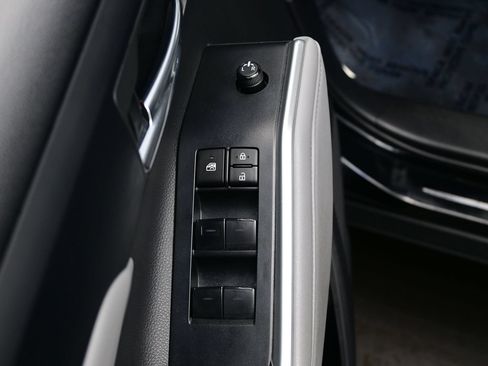 Used 2023 Toyota Highlander XLE AWD/4WD image 10
