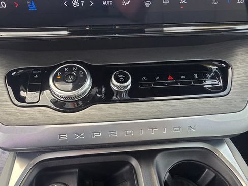 Used 2025 Ford Expedition Max Platinum w/ Driver's Package AWD/4WD image 26