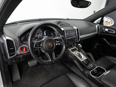 Used 2017 Porsche Cayenne S AWD/4WD image 4