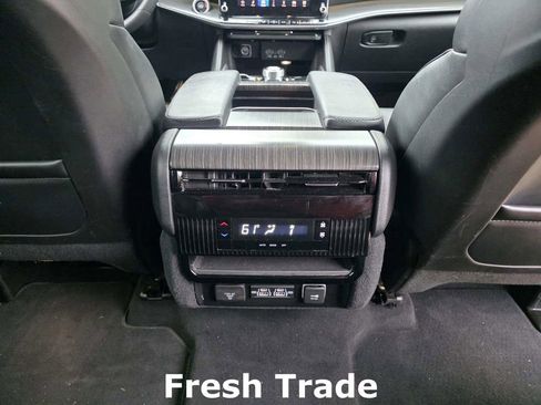 Used 2023 Jeep Wagoneer L Series II image 10