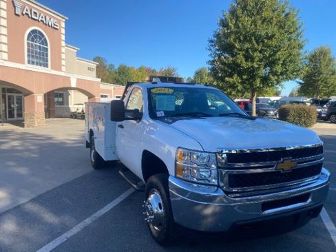 Used 2013 Chevrolet Silverado 3500 W/T image 4