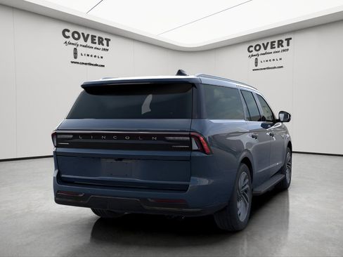 New 2026 Lincoln Navigator L Premier AWD/4WD image 8