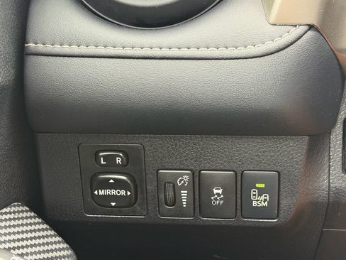 Used 2015 Toyota RAV4 Limited w/ Technology Package AWD/4WD image 21
