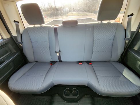 Used 2018 RAM 1500 Express image 9