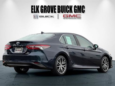 Used 2021 Toyota Camry XLE w/ Navigation Upgrade Package image 4