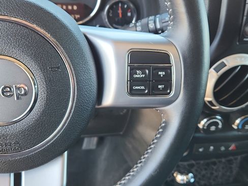 Used 2017 Jeep Wrangler Unlimited Rubicon AWD/4WD image 17