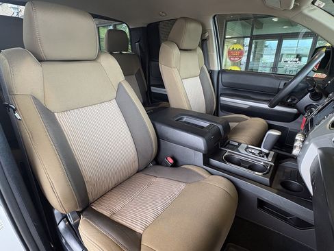 Used 2015 Toyota Tundra SR5 w/ SR5 Upgrade Package AWD/4WD image 27