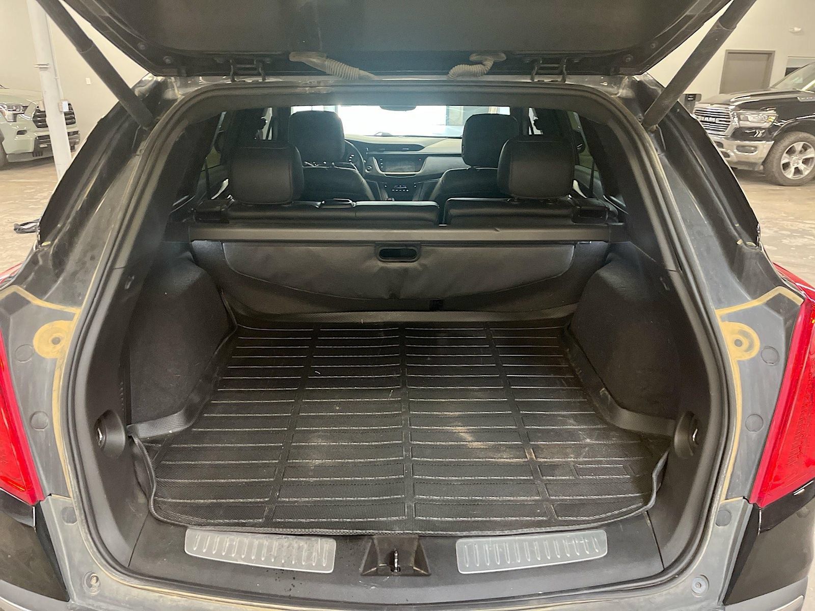 Used 2023 Cadillac XT5 Premium Luxury w/ Technology Package AWD/4WD image 28