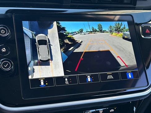 Used 2023 Chevrolet Bolt EUV Premier w/ Sun & Sound Package FWD image 19