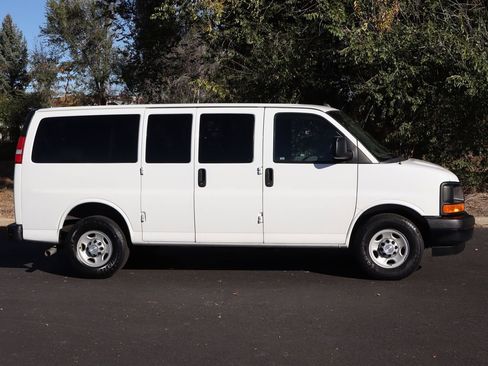Used 2017 Chevrolet Express 2500 LS image 3