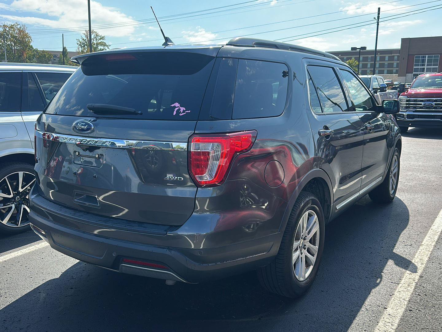 Used 2019 Ford Explorer XLT w/ Equipment Group 202A AWD/4WD image 3