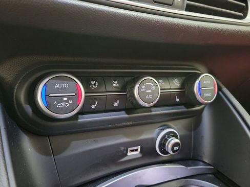 Used 2023 Alfa Romeo Stelvio Sprint image 29